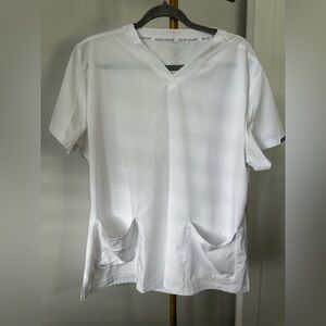 Heal Wear White Scrub Top Size XL | V-Neck Pockets